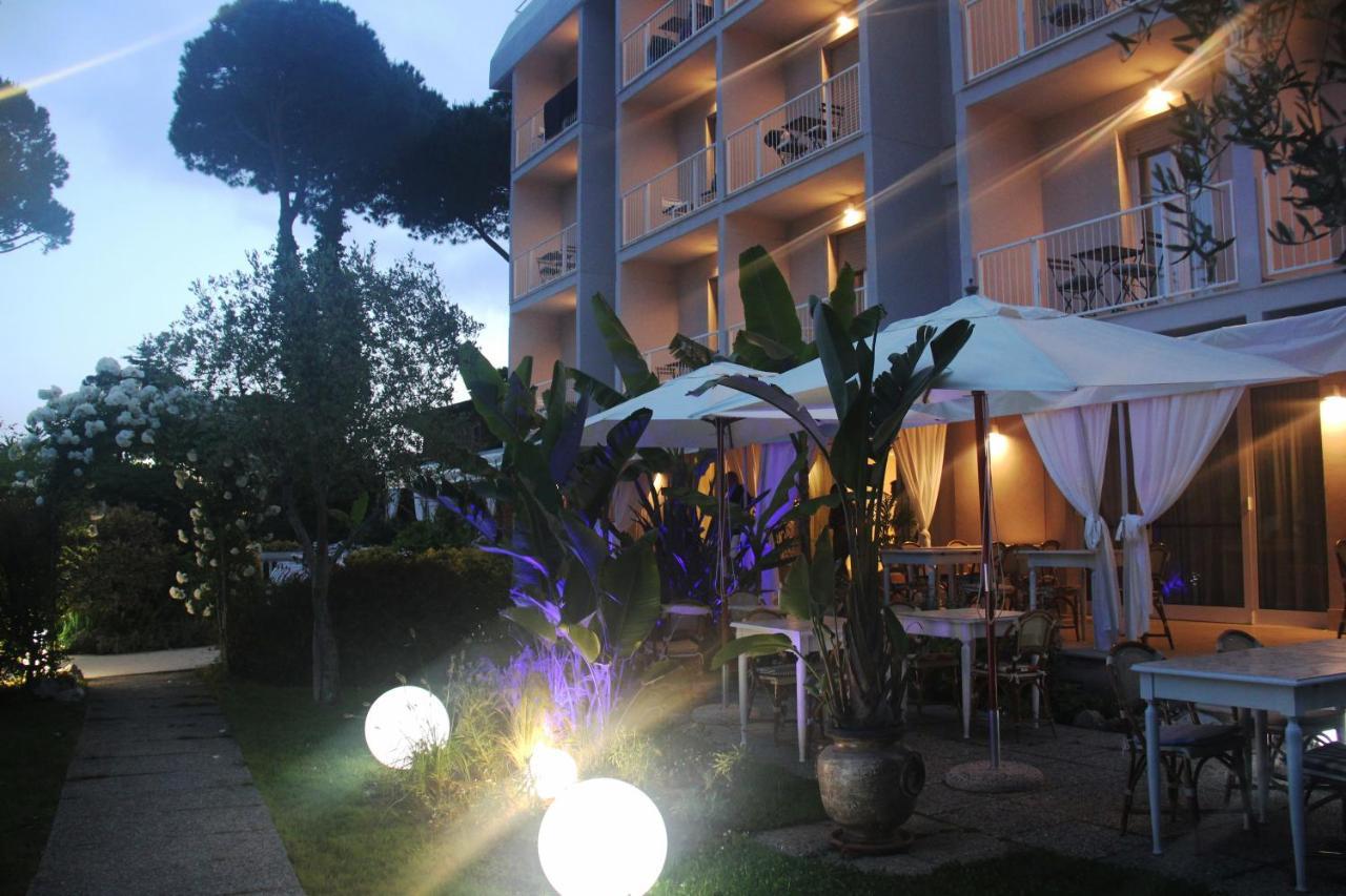 Hotel Bijou Forte dei Marmi Bagian luar foto
