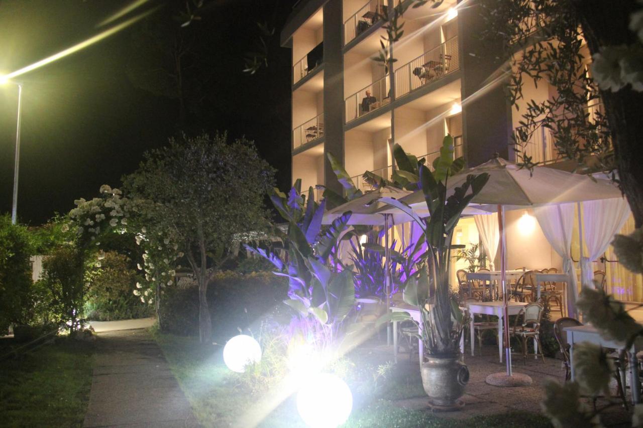 Hotel Bijou Forte dei Marmi Bagian luar foto