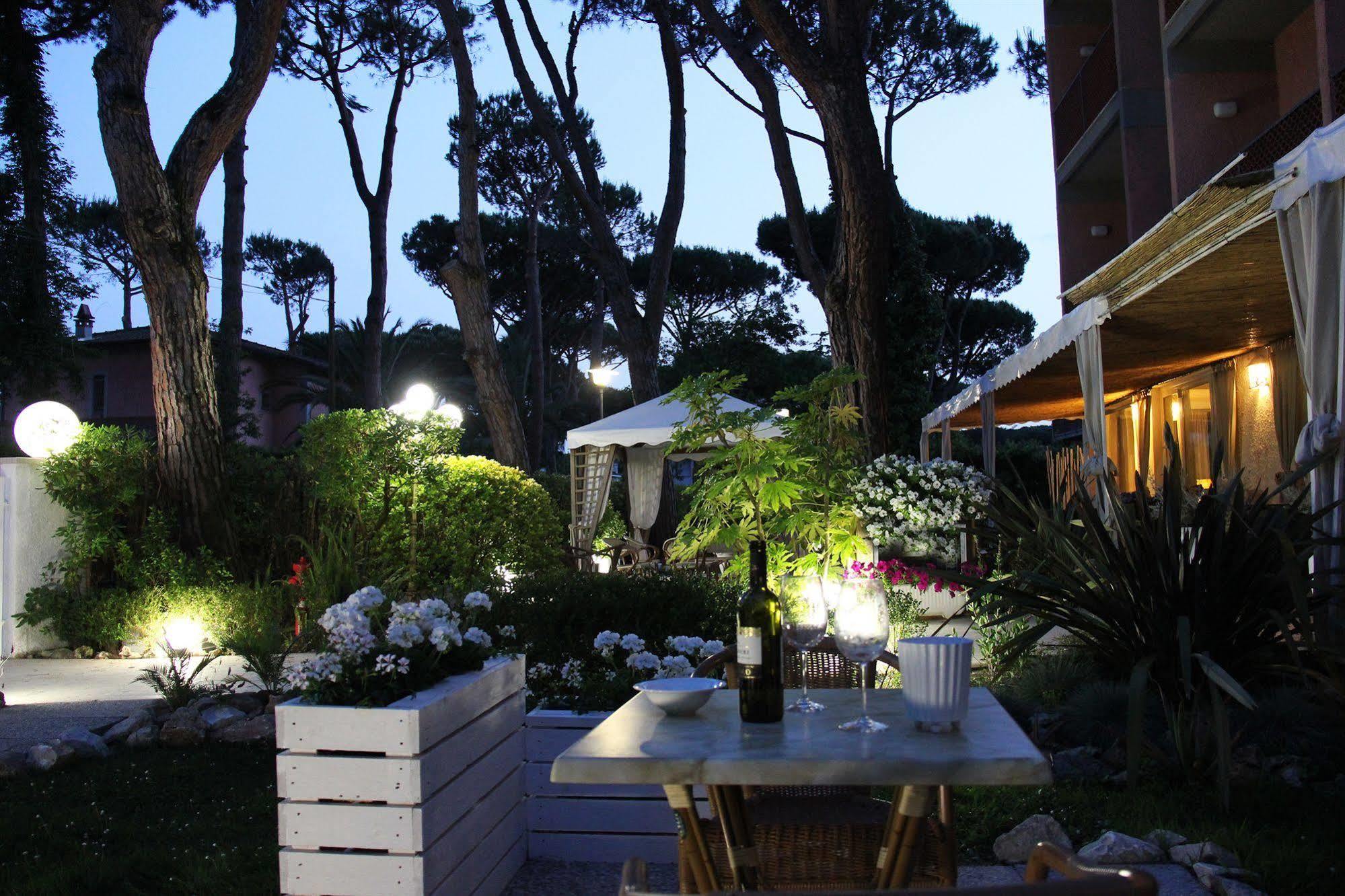 Hotel Bijou Forte dei Marmi Bagian luar foto